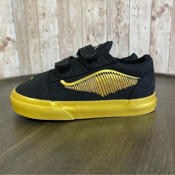 Vans x Harry Potter Old Skool V Goldensnitch Sneaker Size 4.5 Toddler - Picture 4 of 10